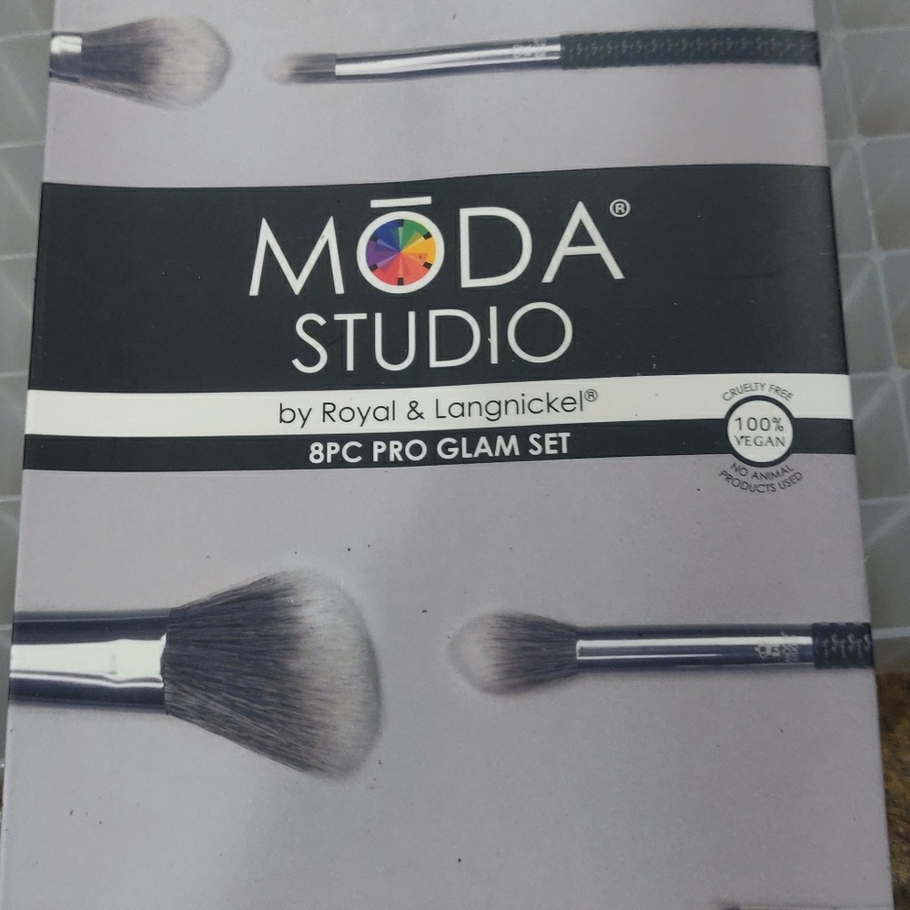 MODA STUDIO 8pc GlamPro brush set "NEW IN BOX*